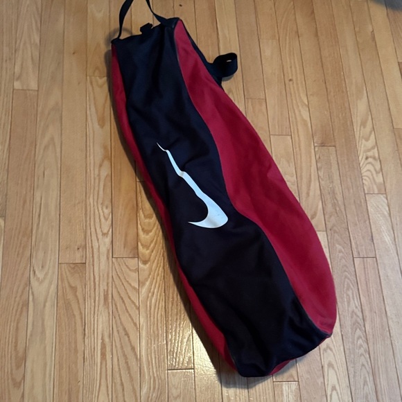Nike Red and Black Baseball ⚾️ Sports Duffle Bag - Picture 4 of 5